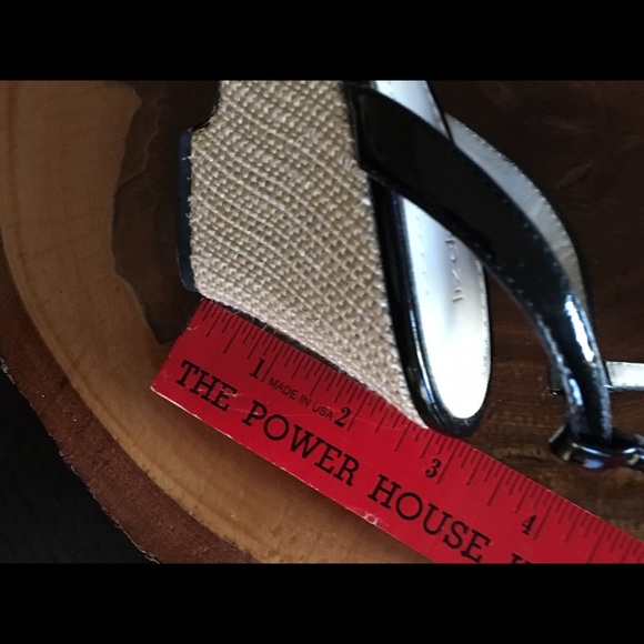 Liz Claiborne Wedge Sandle - Picture 4 of 8